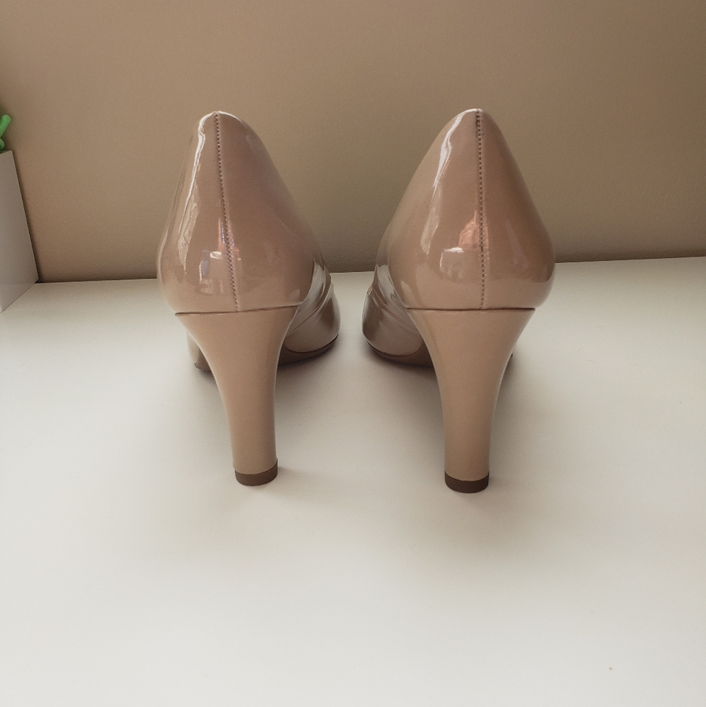 COPY - Nude Bandolino Closed Toe Heels - Picture 4 of 7